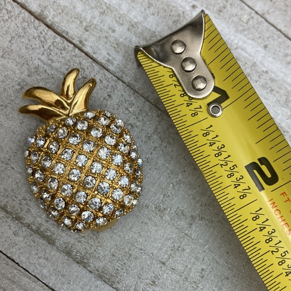 Vintage pineapple crystal gold pin - Picture 7 of 7